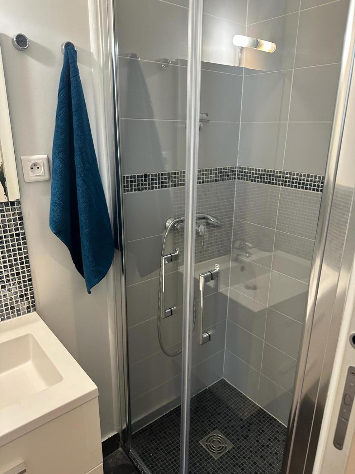 Private 2 Minutes From Zenith De Parigi