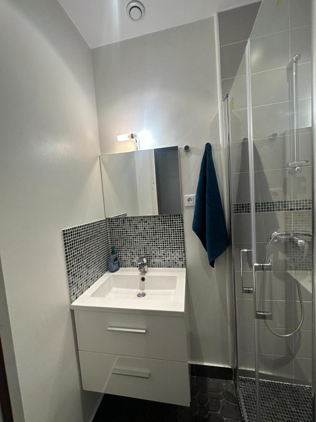 Appartamento Private 2 Minutes From Zenith De Parigi